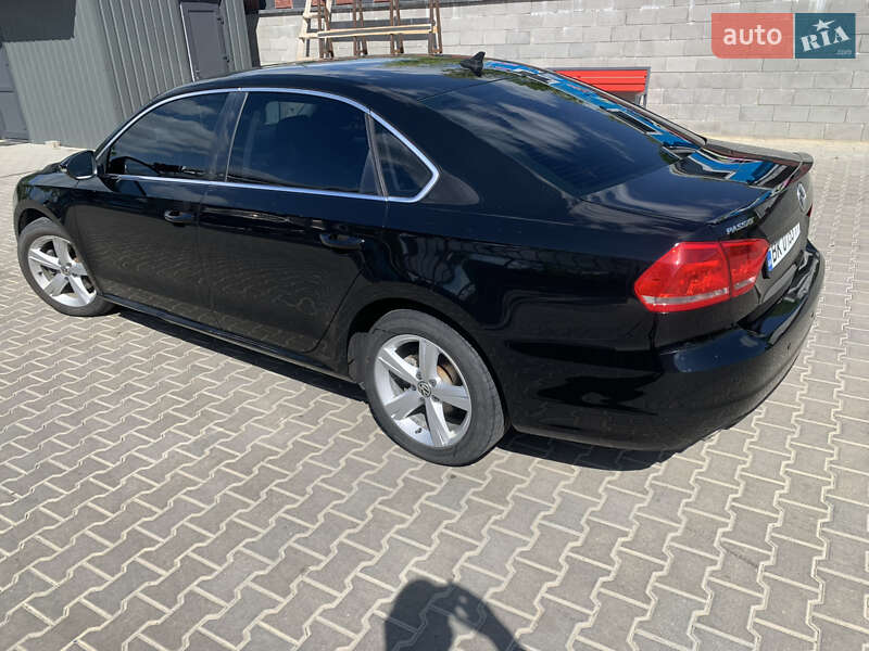 Седан Volkswagen Passat 2012 в Ровно