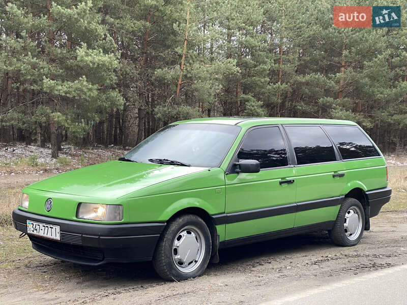 Універсал Volkswagen Passat 1992 в 