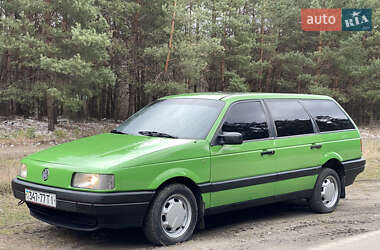 Універсал Volkswagen Passat 1992 в 