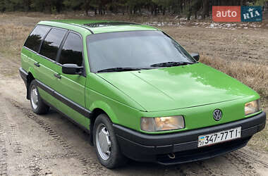 Універсал Volkswagen Passat 1992 в 