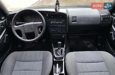 Універсал Volkswagen Passat 1992 в 