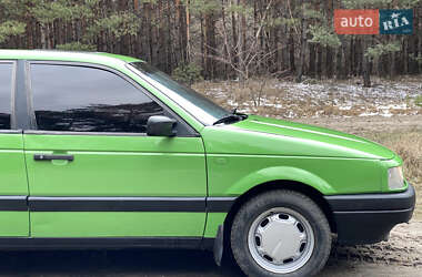 Універсал Volkswagen Passat 1992 в 