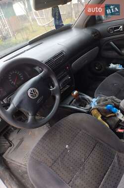 Универсал Volkswagen Passat 1998 в 