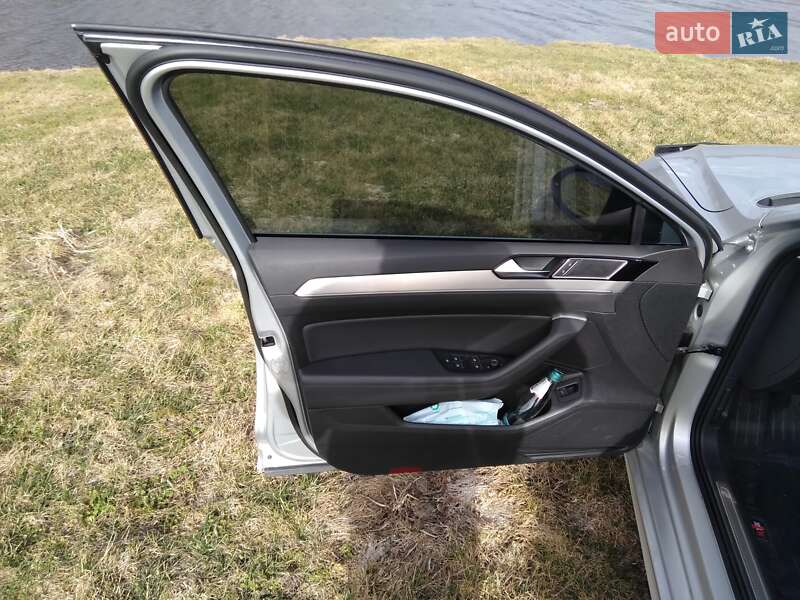 Универсал Volkswagen Passat 2015 в Хмельницком