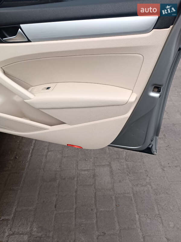 Седан Volkswagen Passat 2012 в Павлограді