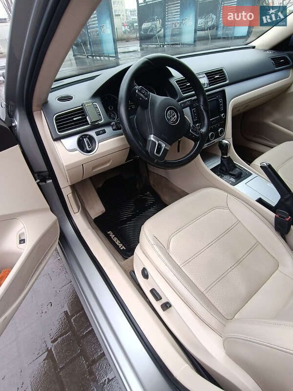 Седан Volkswagen Passat 2012 в Павлограді
