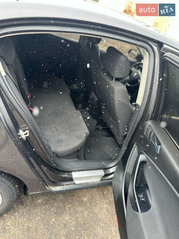 Седан Volkswagen Passat 2005 в Кегичевке