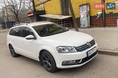 Універсал Volkswagen Passat 2011 в Дніпрі