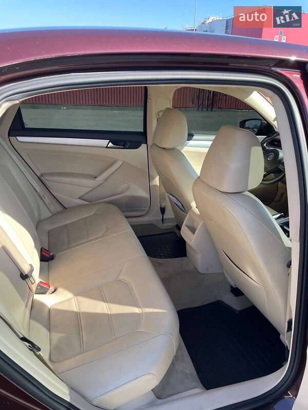 Седан Volkswagen Passat 2012 в Києві