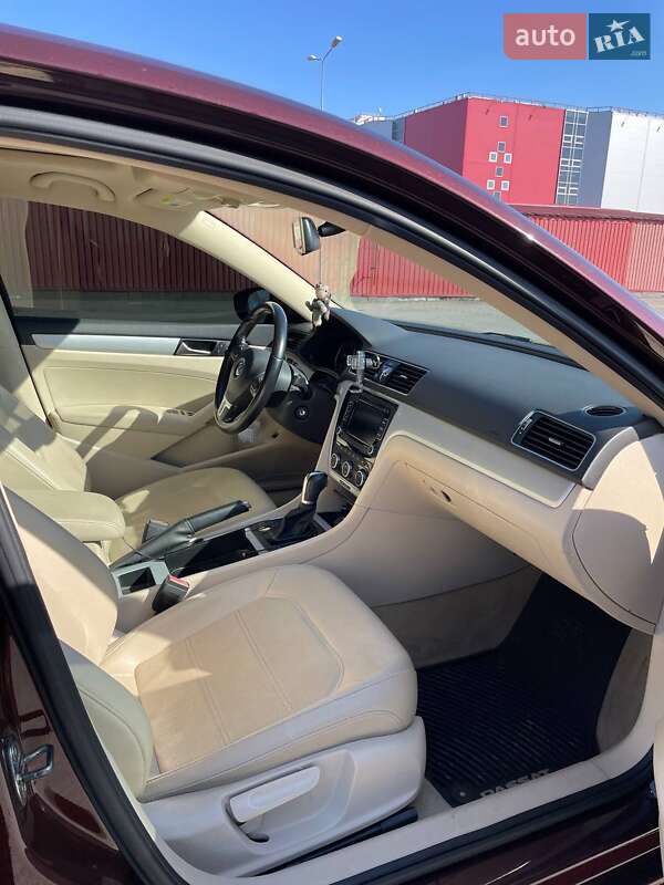 Седан Volkswagen Passat 2012 в Києві