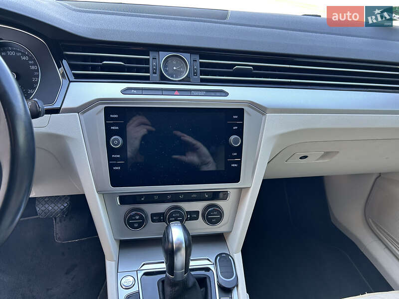 Універсал Volkswagen Passat 2018 в Гайсину