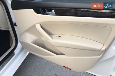 Седан Volkswagen Passat 2015 в 