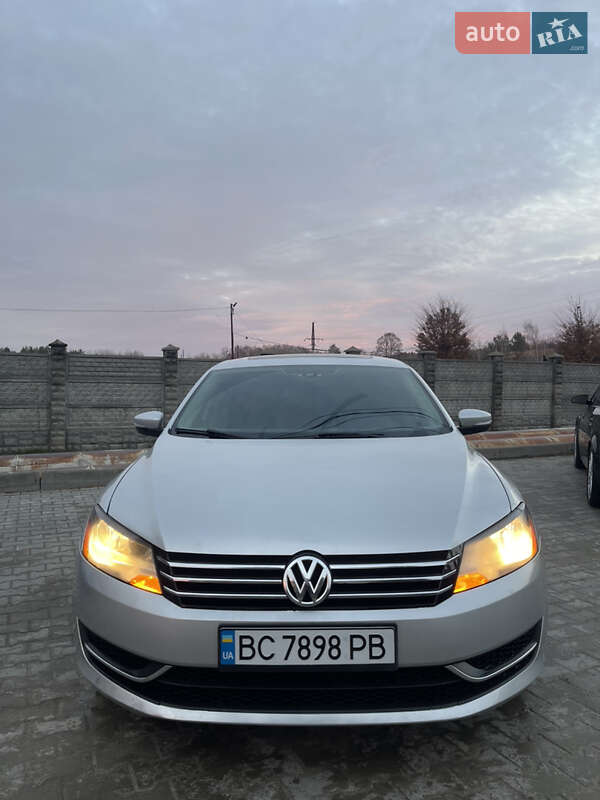 Седан Volkswagen Passat 2012 в Новояворовске