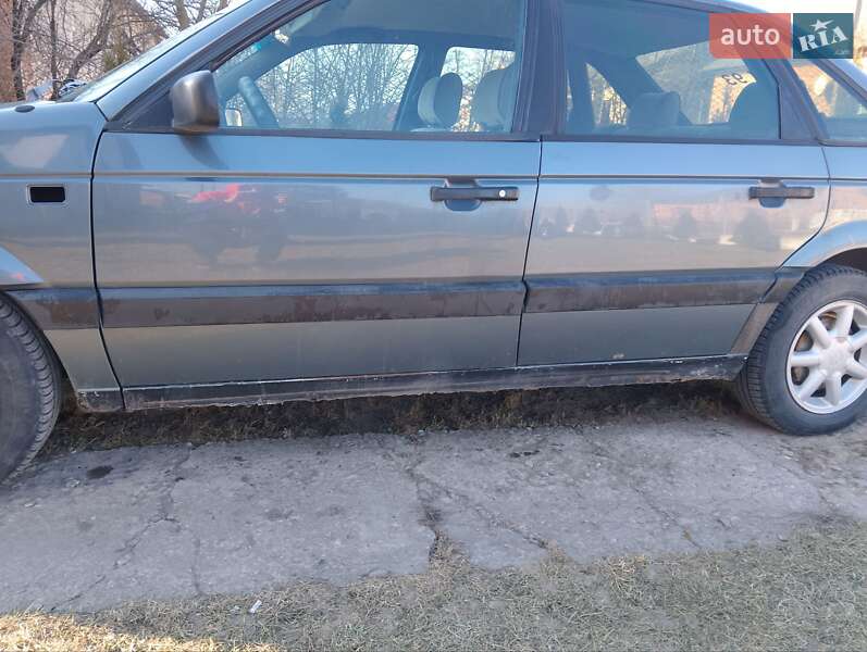 Седан Volkswagen Passat 1989 в Ивано-Франковске