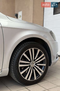 Седан Volkswagen Passat 2011 в 