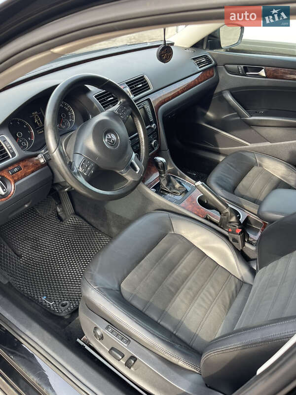 Седан Volkswagen Passat 2012 в Чернігові