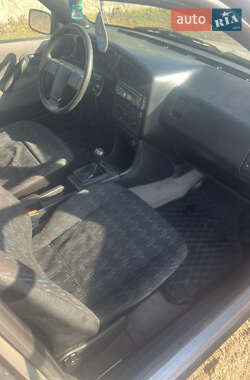Седан Volkswagen Passat 1990 в 