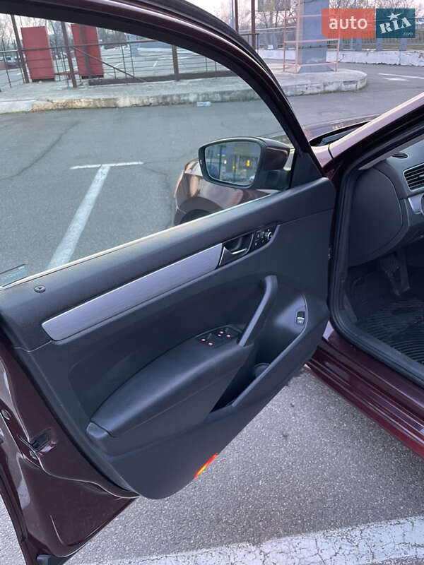 Седан Volkswagen Passat 2013 в Києві