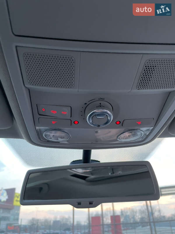 Седан Volkswagen Passat 2013 в Києві