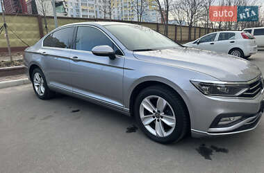 Седан Volkswagen Passat 2022 в 