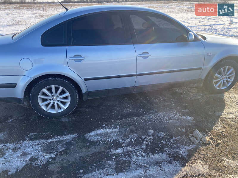 Седан Volkswagen Passat 2002 в Глухове