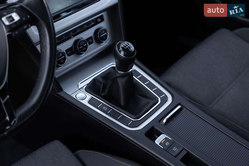 Універсал Volkswagen Passat 2015 в Луцьку