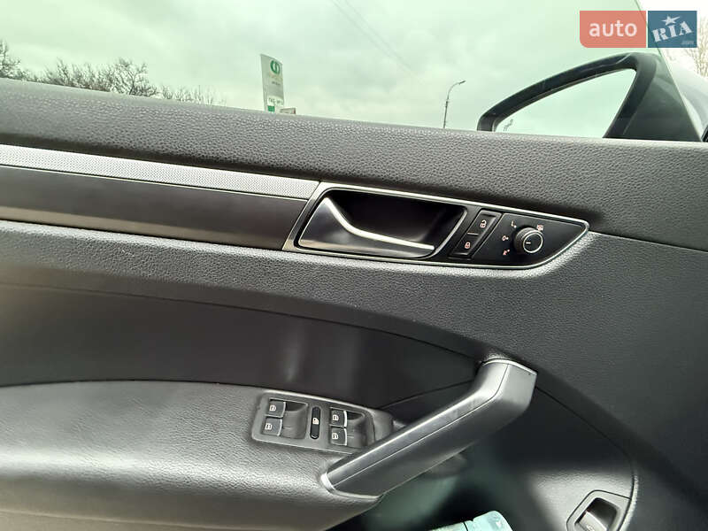 Седан Volkswagen Passat 2017 в Черкассах