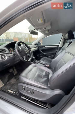 Седан Volkswagen Passat 2014 в 
