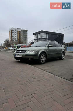 Седан Volkswagen Passat 2000 в Бородянке
