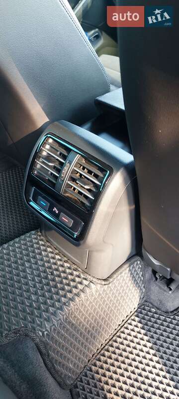 Универсал Volkswagen Passat 2017 в Вишневом