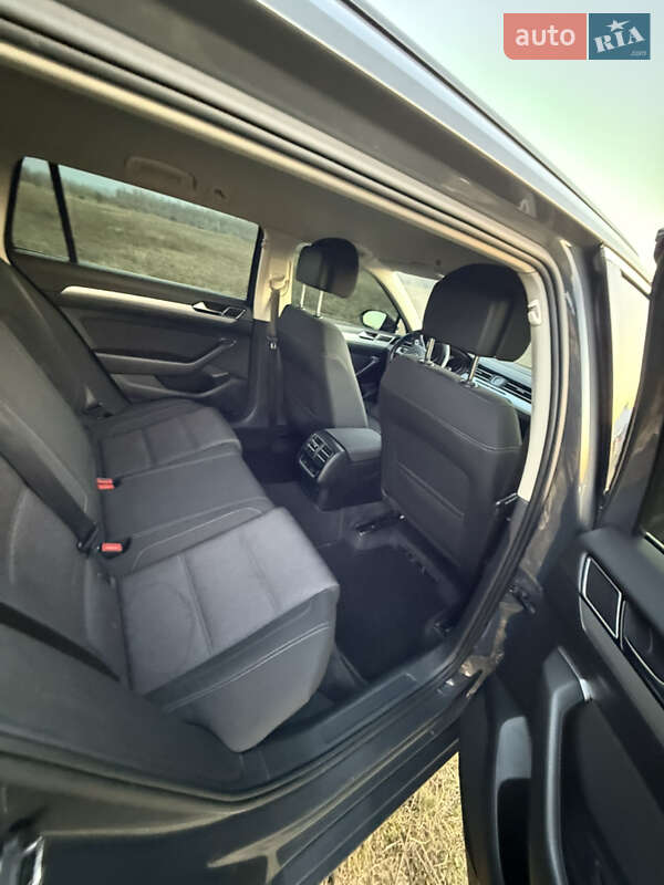 Универсал Volkswagen Passat 2015 в Хусте