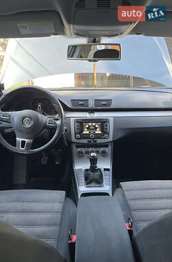Універсал Volkswagen Passat 2012 в 
