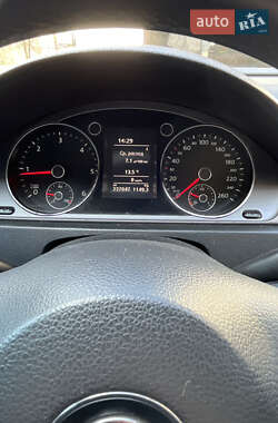 Універсал Volkswagen Passat 2012 в 
