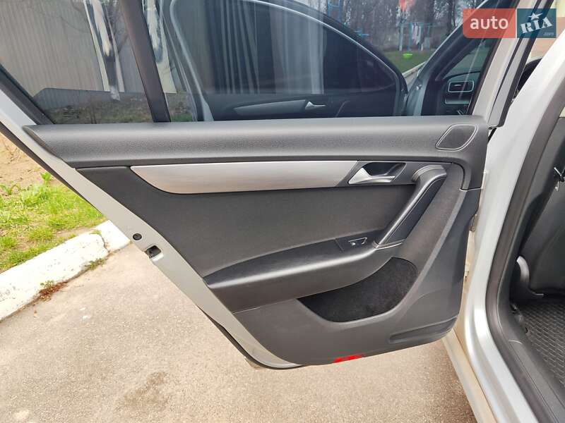 Седан Volkswagen Passat 2011 в Виннице