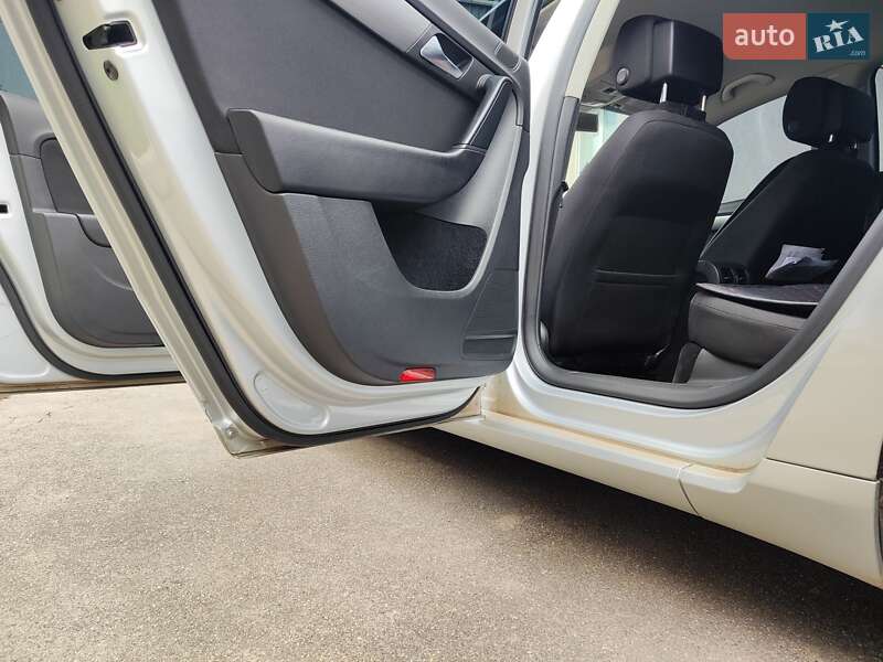 Седан Volkswagen Passat 2011 в Виннице