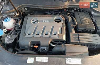 Универсал Volkswagen Passat 2011 в 