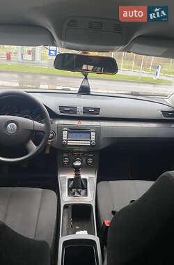 Седан Volkswagen Passat 2005 в 