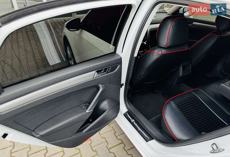 Седан Volkswagen Passat 2016 в Одессе