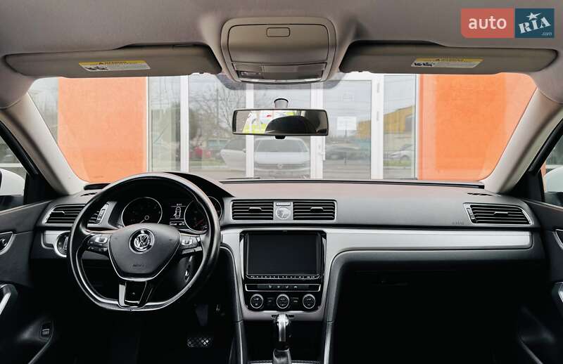 Седан Volkswagen Passat 2016 в Одессе