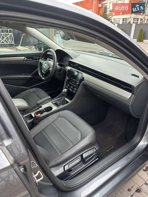Седан Volkswagen Passat 2021 в Черкассах