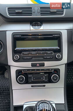 Универсал Volkswagen Passat 2011 в 