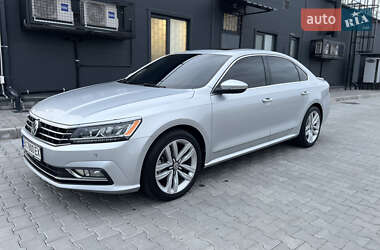 Седан Volkswagen Passat 2017 в Хмельницком