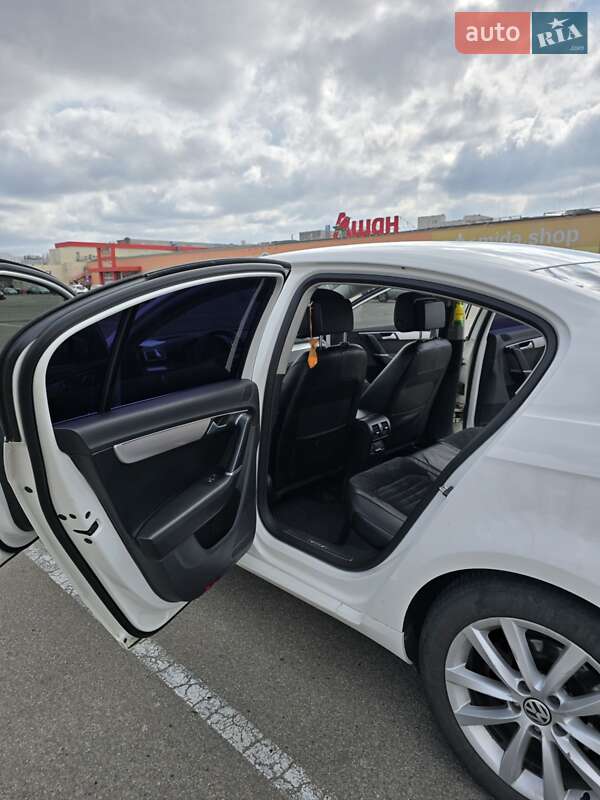 Седан Volkswagen Passat 2014 в Киеве
