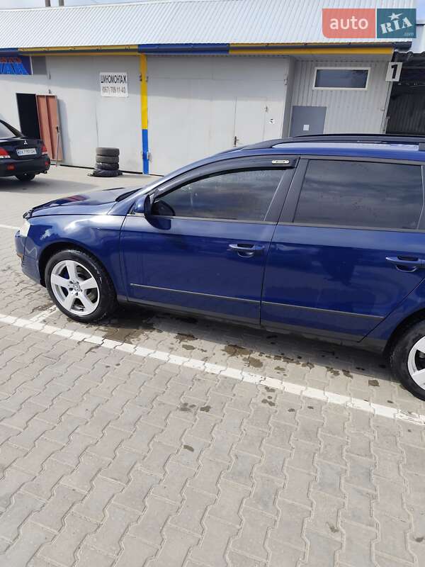 Универсал Volkswagen Passat 2006 в Староконстантинове