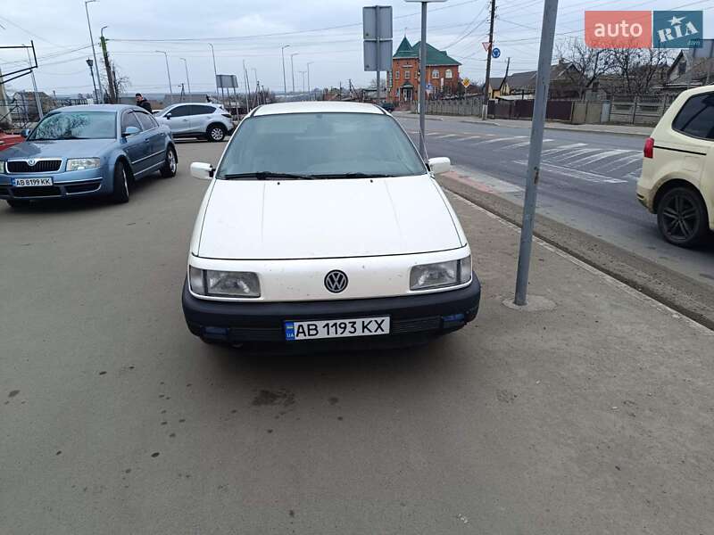 Седан Volkswagen Passat 1991 в Гайсине