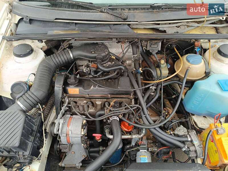 Седан Volkswagen Passat 1991 в Гайсине