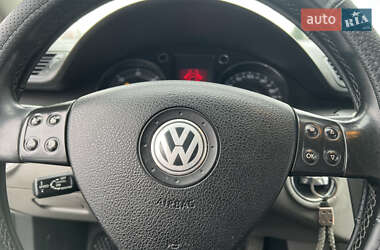 Седан Volkswagen Passat 2005 в 