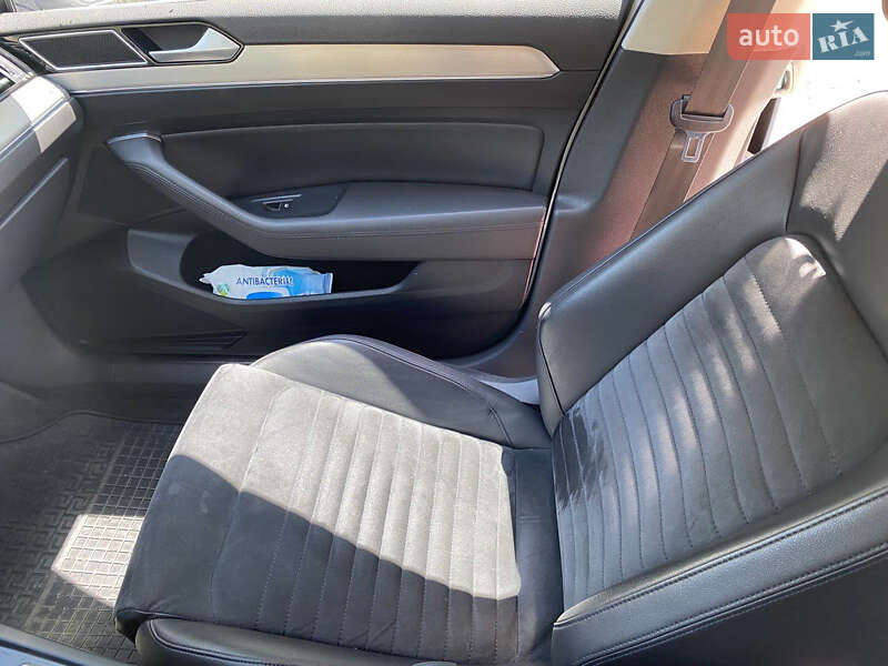 Седан Volkswagen Passat 2015 в Одесі