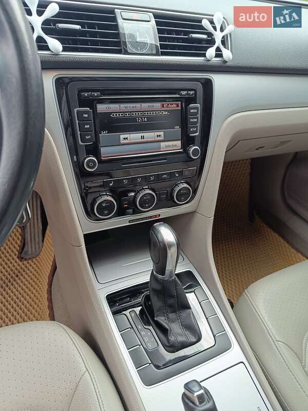 Седан Volkswagen Passat 2012 в Тернополі