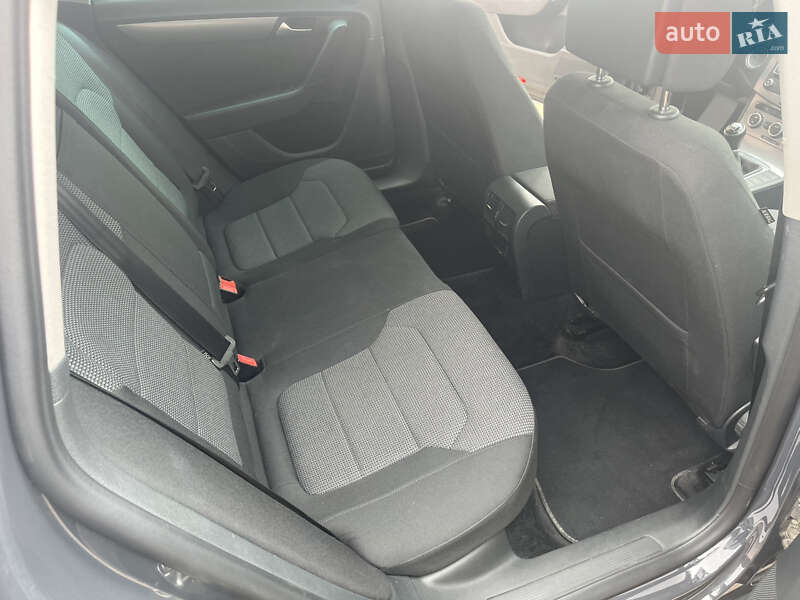 Универсал Volkswagen Passat 2014 в Ровно